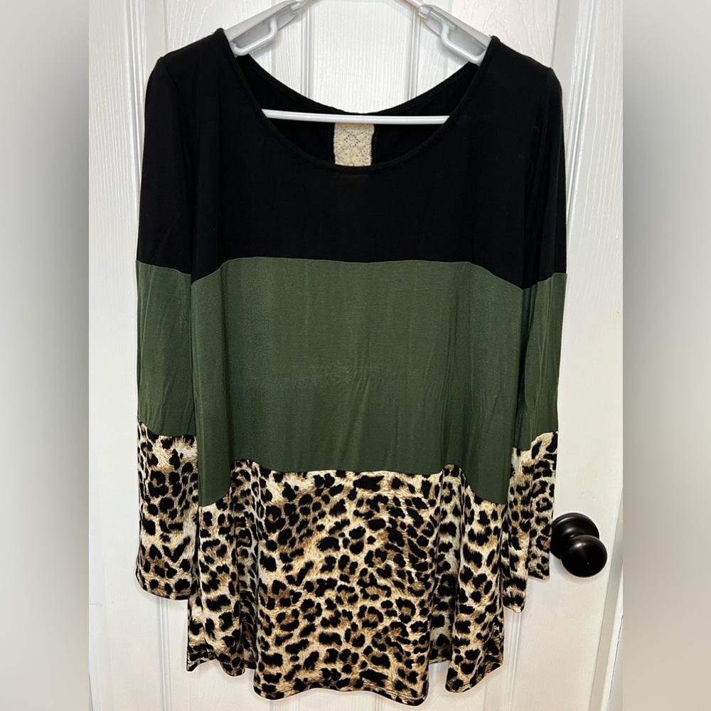 Black, Hunter Green and Leopard print shirt size 2X